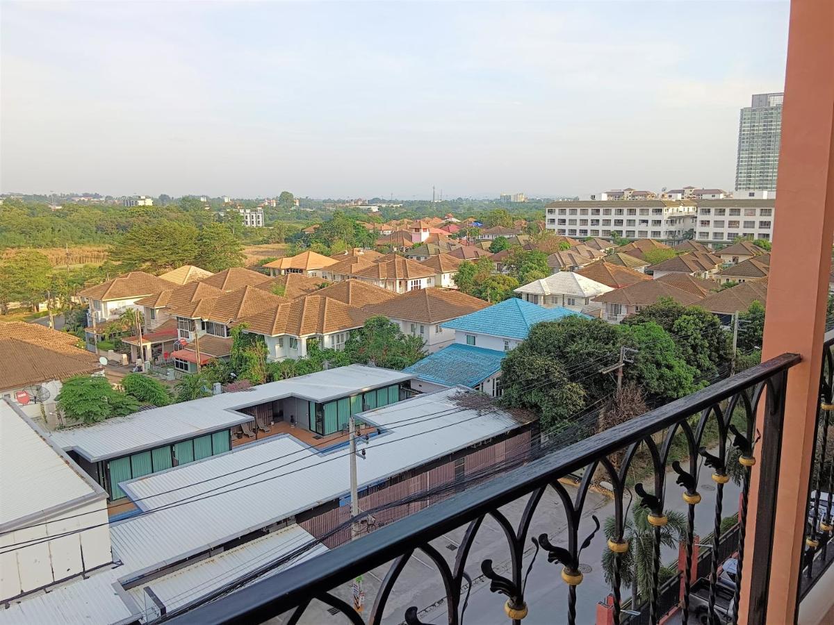 Seven Seas Condo Resort Beautiful Location Jomtien Beach Exterior photo